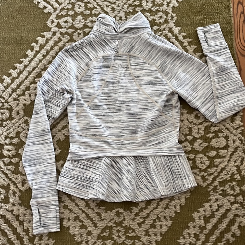 Lululemon - Picture 5 of 6